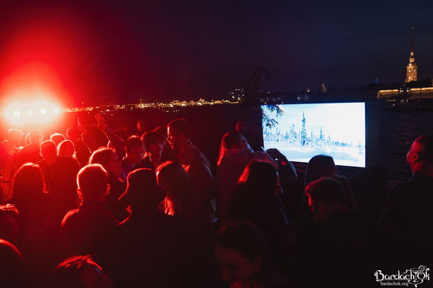 Фото экскурсии - «Karaoke Show» — вечеринка на теплоходе на разводные мосты [18+] - 6