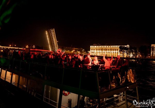 «Karaoke Show» — вечеринка на теплоходе на разводные мосты [18+]