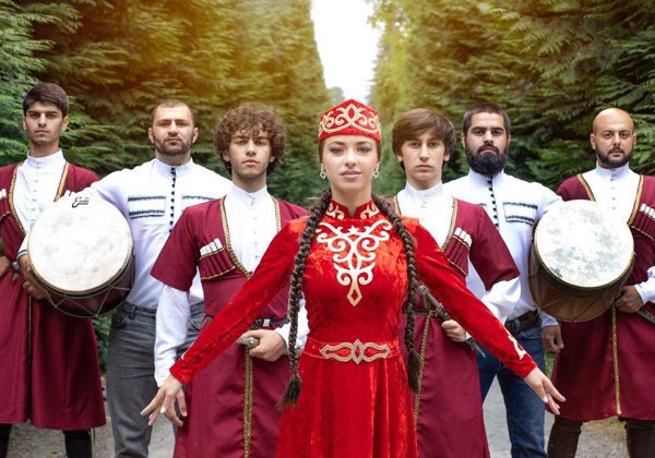 «Аланский вечер»: этно-программа с ужином и обзорной экскурсией (на выбор)