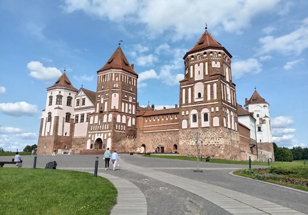 Трансфер из Гродно и обратно к главным замкам Беларуси. Новогрудок, Мир, Несвиж 