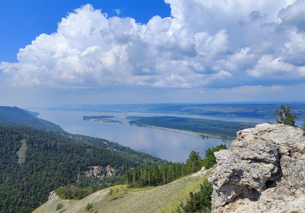 Там где горы смотрят в море 