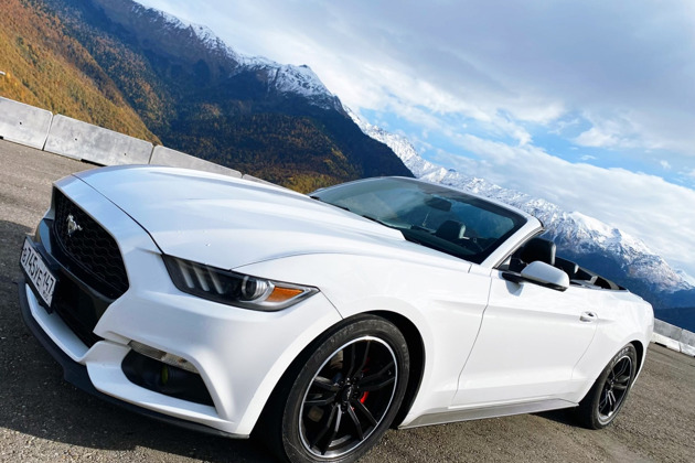 Фото - экскурсия: Захватывающая поездка на кабриолете Ford Mustang по Сочи и курортам Красной Поляны