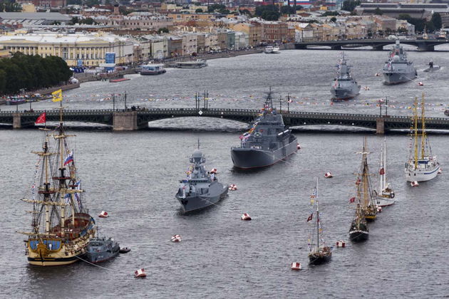 Фото экскурсии - Просмотр военных кораблей в День ВМФ с борта индивидуального катера - 1