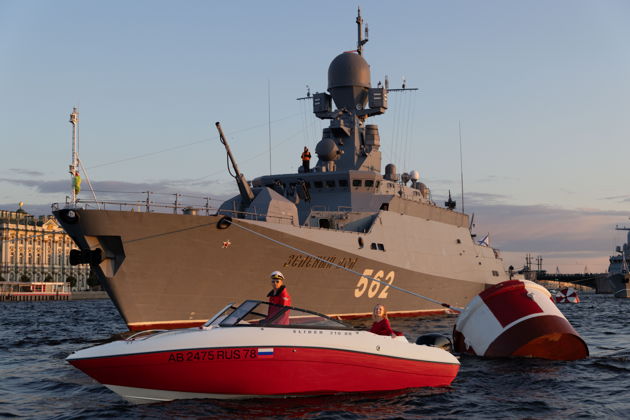 Фото экскурсии - Просмотр военных кораблей в День ВМФ с борта индивидуального катера - 5