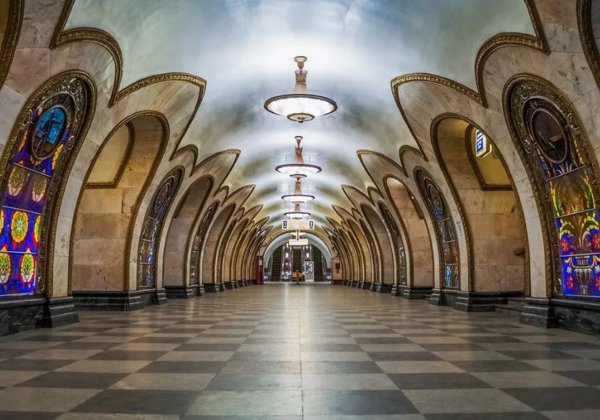 Подземные дворцы Москвы: экскурсия по Московскому метро