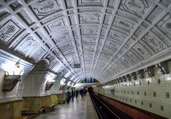Подземные дворцы Москвы: экскурсия по Московскому метро - фото 2