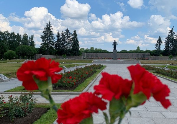 Места памяти блокадного Ленинграда + Пискарёвское кладбище