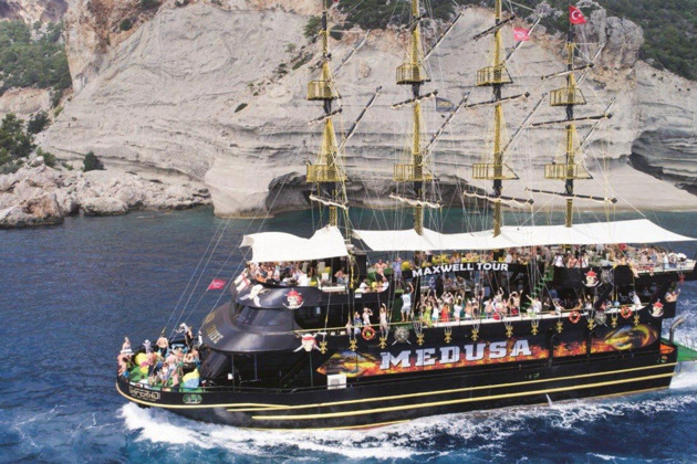 Морская экскурсия на пиратском корабле из Анталии