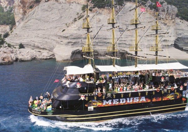 Морская прогулка на пиратской яхте из Анталии 