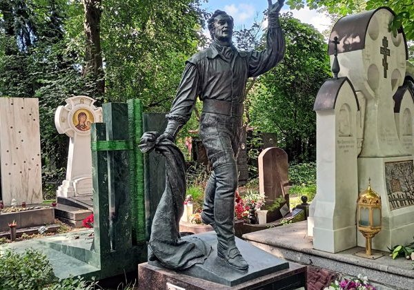 Новодевичье кладбище — место упокоения великих - фото 1