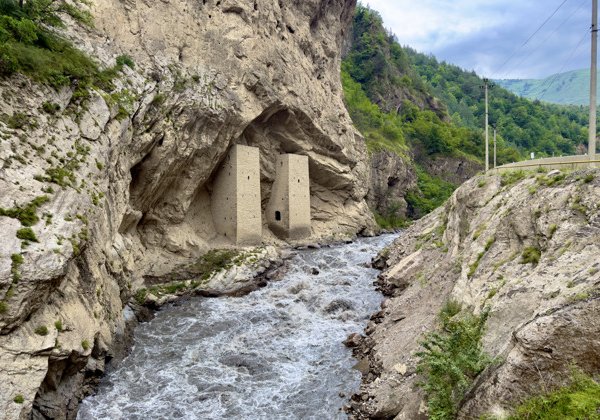  Красоты Аргунского ущелья: от водопада к сторожевым башням