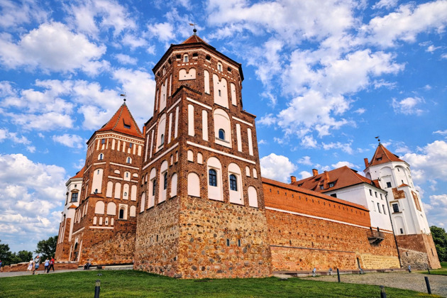 Фото - экскурсия: Комфортный трансфер из Гродно к Мирскому и Несвижскому замкам с возвращением