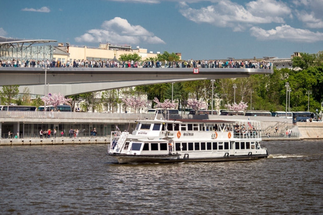 Экспресс-прогулка по центру столицы на теплоходе «Флагман»