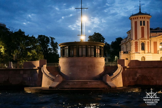 Фото экскурсии - Прогулка на уютном катере в маленькой компании с видом на развод мостов с Карповки - 7