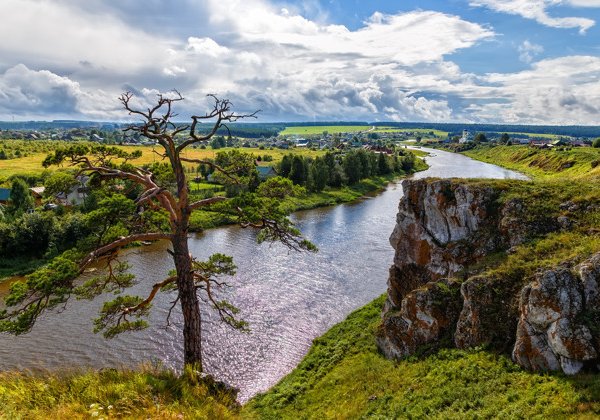 Белые скалы и главная река Среднего Урала