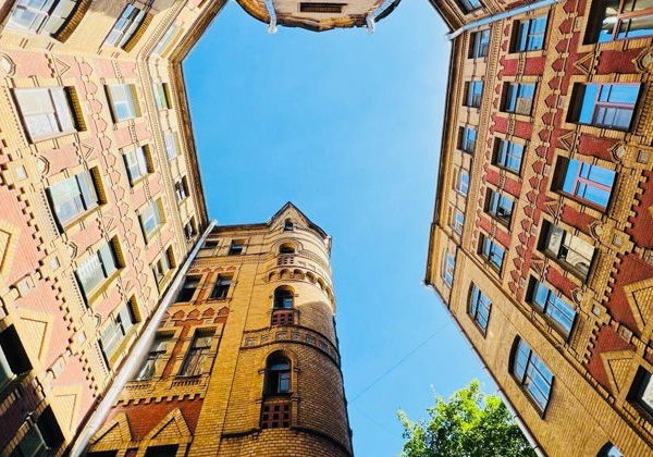 «Ключи от Петербурга»: дворы, парадные + подъем на крышу - фото 1