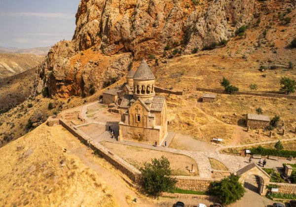 Открой настоящую Армению: Хор Вирап, Нораванк, Джермук и Арени - фото 2