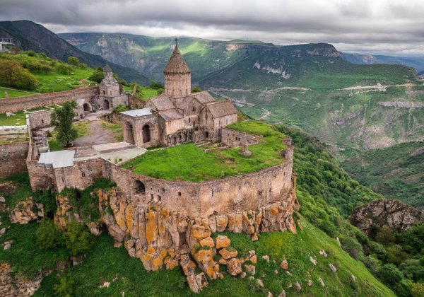 Южная Армения: Татевский монастырь, Хндзореск, водопад Шаки и Арени