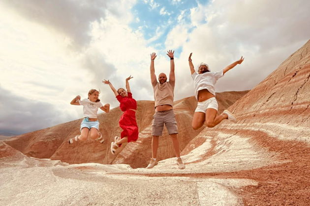 Фото экскурсии - Путешествие к Земному Марсу, Горящей горе, Розовому озеру, горе Бешбармаг с дегустацией икры - 14