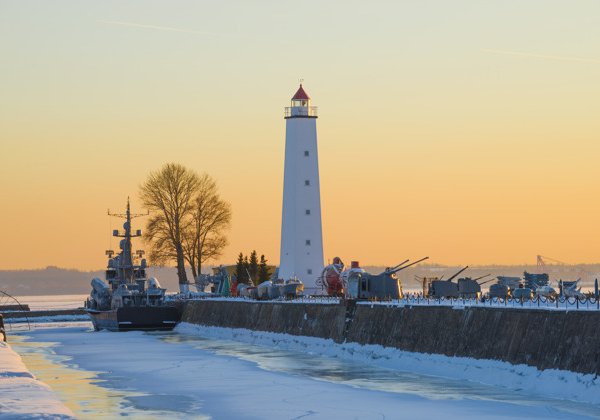 Авторская экскурсия из Петербурга в Кронштадт на микроавтобусе