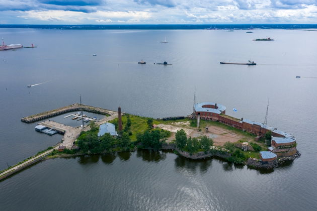 Корабль флибустьера: путешествие на морской водолазный бот-6