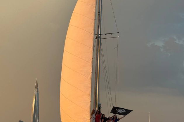 Фото экскурсии - Прогулка на парусной яхте Гея или Ариадна в Невской губе для группы - 3