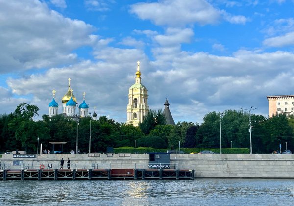 «Берега силы: святыни и заводы у воды» — экскурсия на электросудне