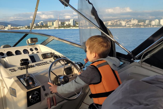 Фото экскурсии - Прогулка на яхте с фуршетом в центре Сочи - 10