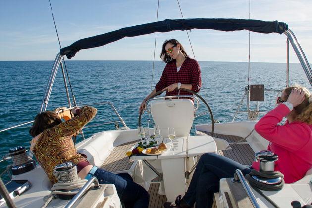 Фото экскурсии - Прогулка на яхте с фуршетом в центре Сочи - 12