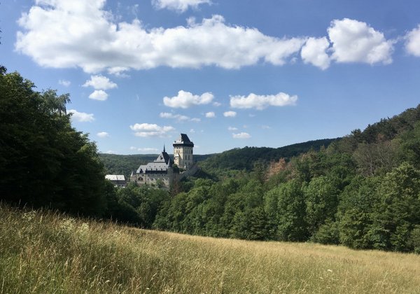 Замок Карлштейн и заповедник Чешский крас