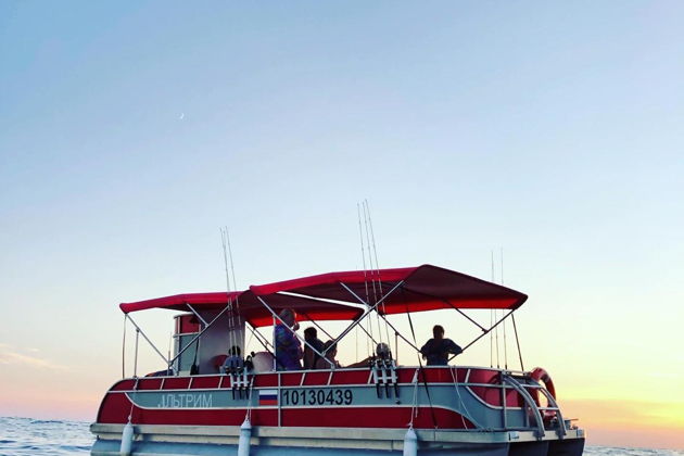 Фото экскурсии - Морская рыбалка в небольшой компании на тримаране с готовкой пойманной рыбы - 7
