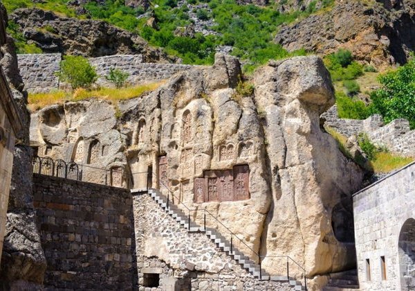 Гарни, Гегард и Симфония камней — путешествие в древнюю Армению - фото 1