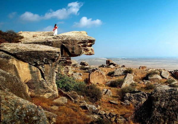 Гобустан, Грязевые вулканы, Агатовые горы и гора Бешбармаг - фото 1