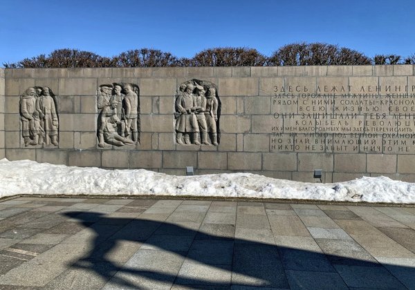 Тур по Пискаревскому мемориальному кладбищу