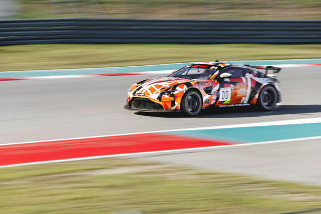 Фото - экскурсия: Абу-Даби: впечатления от вождения Aston Martin GT4 (на английском)