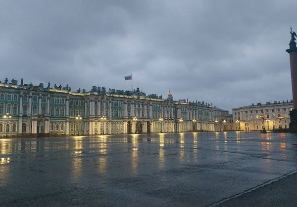 Дворцовая площадь от Петра I до Николая II