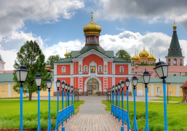 Город и Иверский монастырь: немузейный маршрут по Валдаю