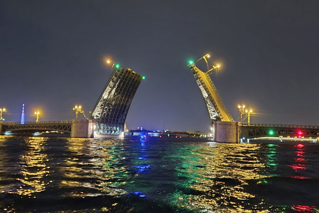 Фото - экскурсия: Ночная экскурсия на катере по разводным мостам Санкт-Петербурга