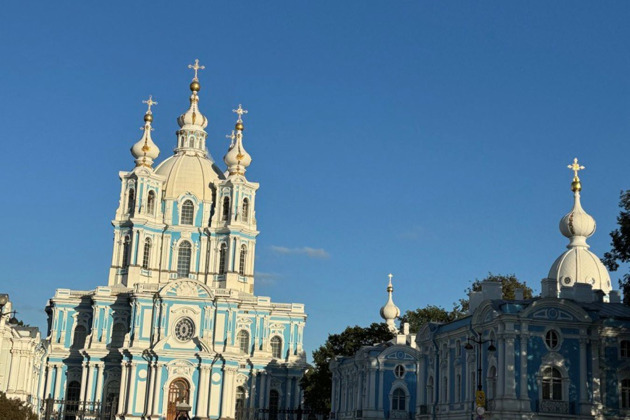 Подъём на смотровую площадку Смольного собора