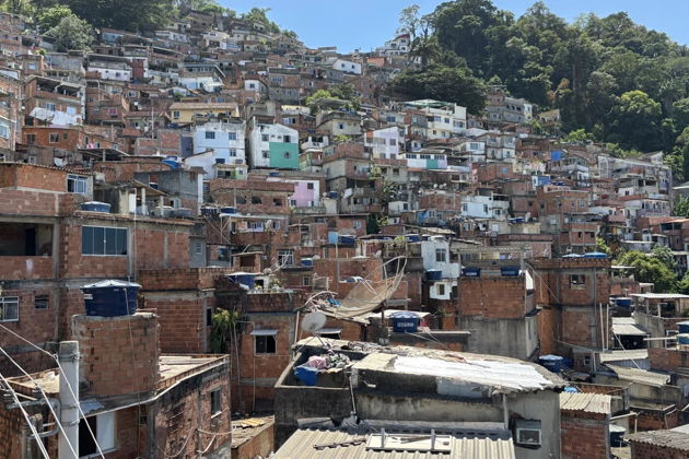Фото экскурсии - Фавела Санта-Марта: судьбы, яркие краски и местные жители - 1