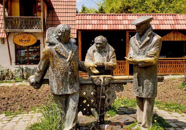 Из Тбилиси в Армению за один день: От древних монастырей до туфовых улиц - фото 1