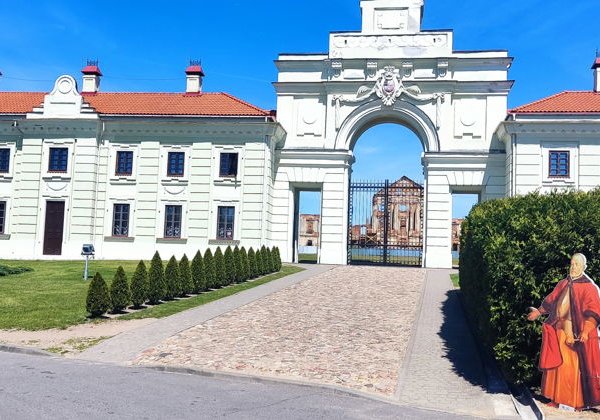 Трансфер на микроавтобусе по замкам, дворцам, башням и усадьбам Брестчины  - фото 3