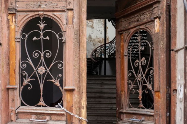 Фото экскурсии - Прогулки по старому Тбилиси: парадные подъезды, городские легенды и колоритные персонажи - 1