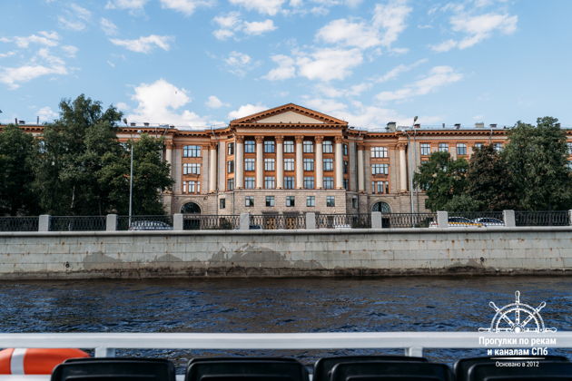 Фото экскурсии - Прогулка на теплоходе по Елагину острову с панорамой Финского залива - 3