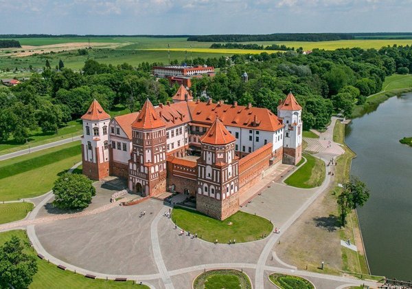 Трансфер из Минска: Замки Мир и Несвиж, парк «Сула»