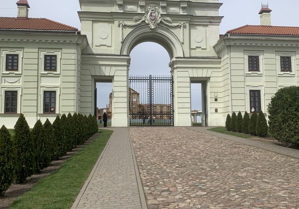 Трансфер из Минска по замкам Беларуси: Косово, Ружаны, Мир и Несвиж - фото 3