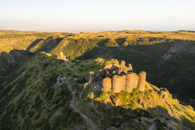 Фото - экскурсия: Средневековая Армения и горный дух: Амберд, озеро Кари, Мугни и Аллея букв