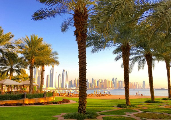 Отдых в отеле Fairmont The Palm с бассейном и приватным выходом на пляж