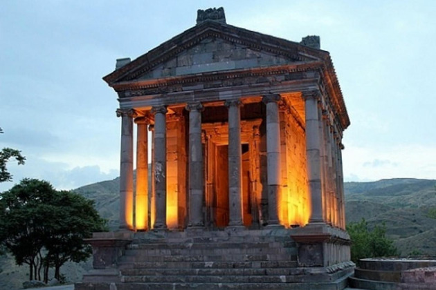 Фото - экскурсия: Симфония камней и древних храмов: Арка Чаренца и Монастырь Гегард