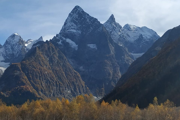 Фото - экскурсия: Домбай в синеве горных вершин